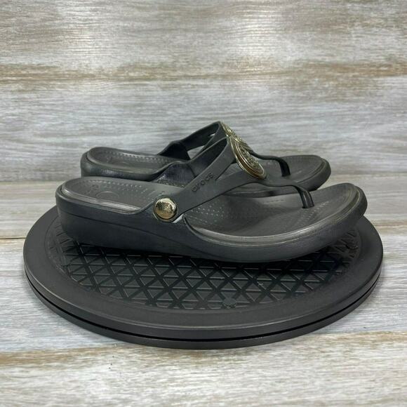 Crocs Women’s Sanrah Liquid Metallic Sandals Size 7 - Picture 3 of 9